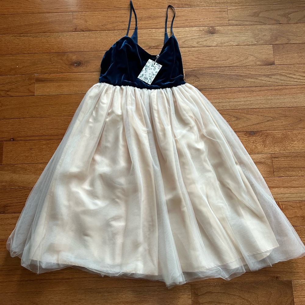 Elegant Navy and Cream Lauren Conrad Dress women’s size 4 new with tags